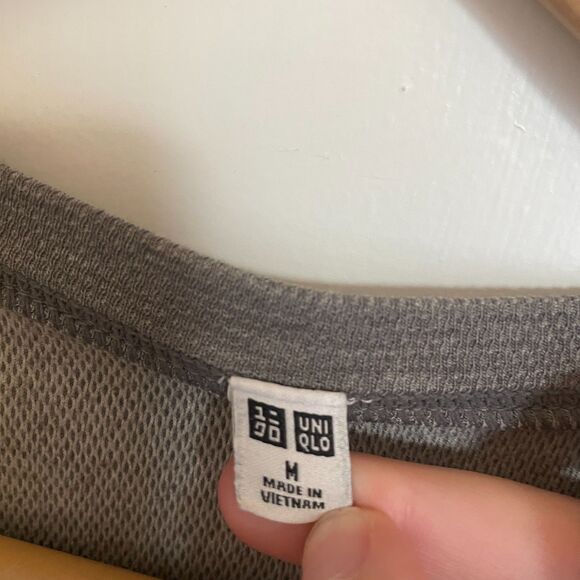 Uniqlo Mens HeatTech Long Sleeve Thermal Shirt Small Layers Outdoors Neutral - Picture 6 of 8